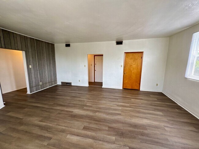 Building Photo - 212 N Highland Ave