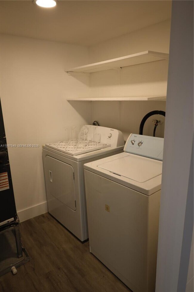 Building Photo - 2385 NE 171 St