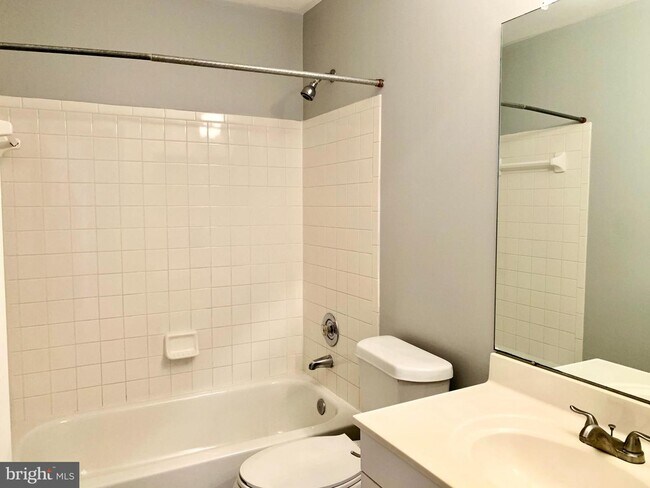 Building Photo - 18164 Royal Bonnet Cir
