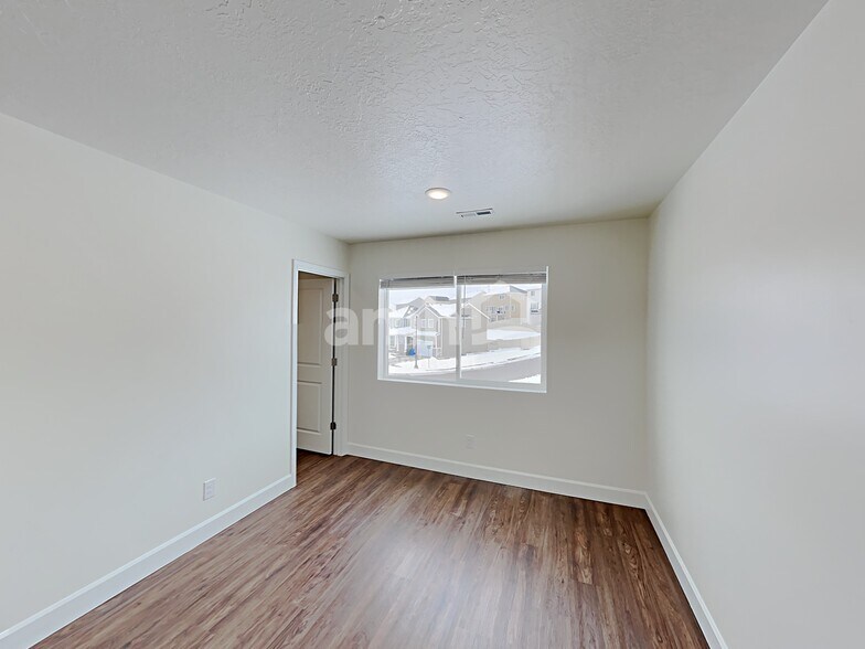 Building Photo - 1287 N Wagon Wy