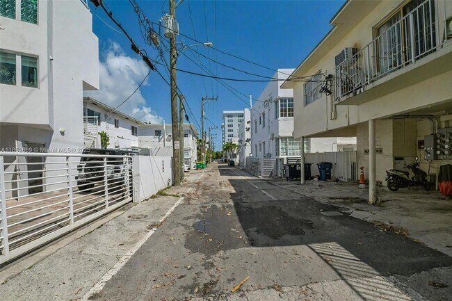 Building Photo - 934 Meridian Ave