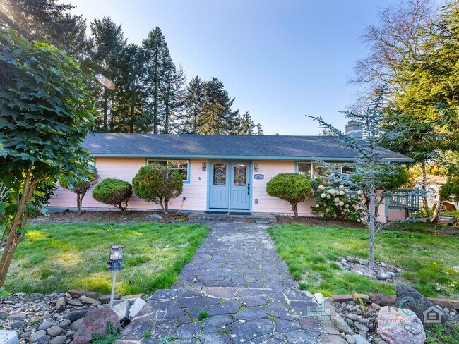 Building Photo - Spacious Single Family Home in Seaside!!!