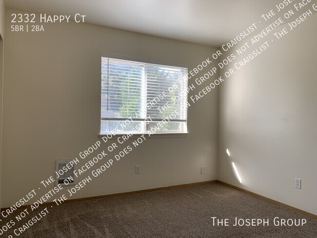 Building Photo - 2332 Happy Ct