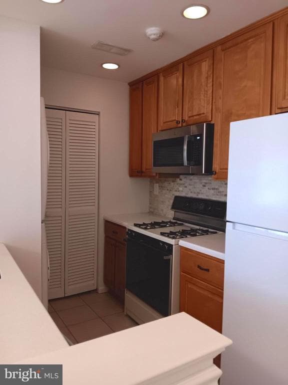 Building Photo - 1606 Diamond Dr