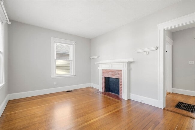 Building Photo - 82 Cliff St