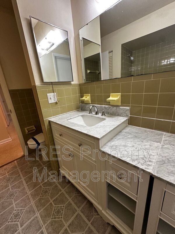Building Photo - 2719 Merrie Oaks Rd