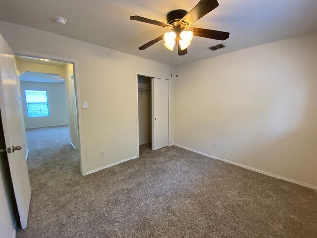 Building Photo - 8027 Ashwood Pointe