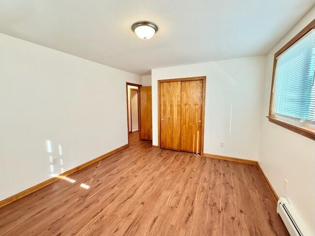Building Photo - 480 Oliphant Ln
