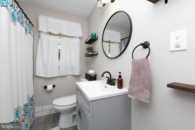 Building Photo - 521 5th Ave