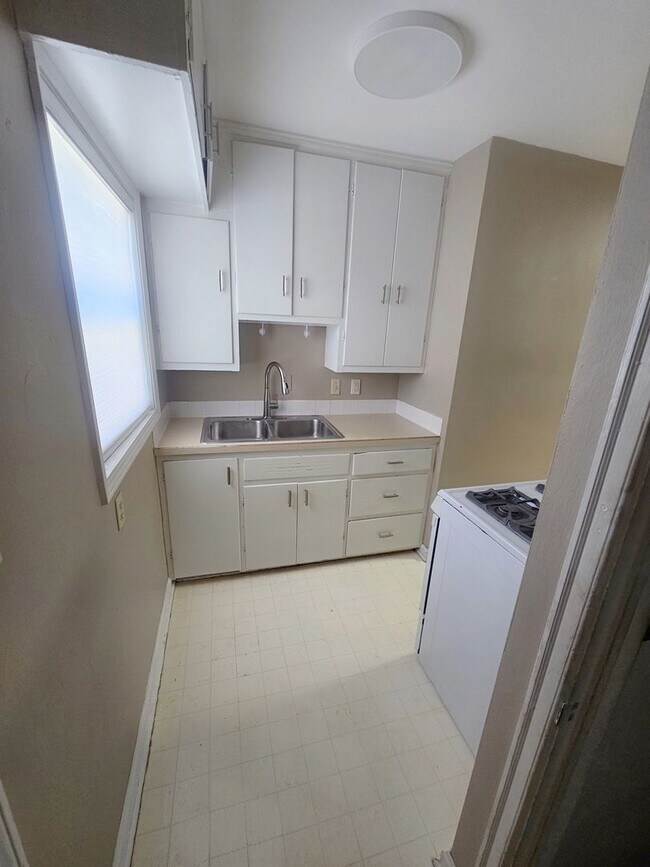 Building Photo - 5824 Grand Ave