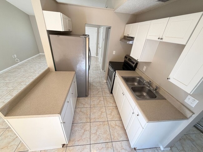 Building Photo - Charming 3 Bd/1 Ba Home with Spacious Backyard & Prime Location!
