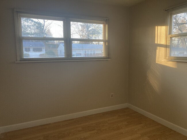 Front Bedroom - 90 Clearview Dr