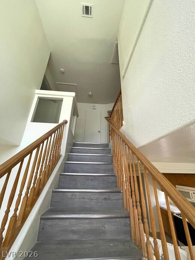 Building Photo - 8829 Cornwall Glen Ave