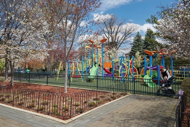 Building Photo - 620 38th St