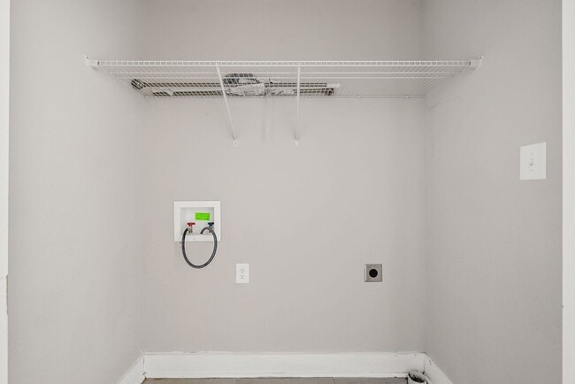 Building Photo - 4 Bedroom 2 1/2 Bath Home For Rent in Gate...