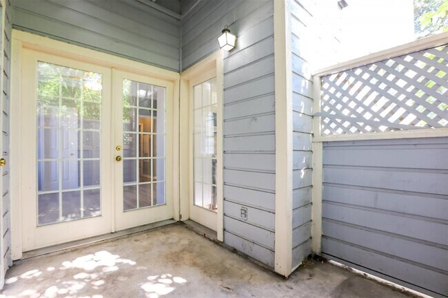 Building Photo - 3111 Tom Green St