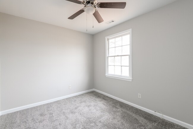 Building Photo - 4008 Gloucester Dr