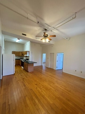 Building Photo - 23 Grove 2L Grv