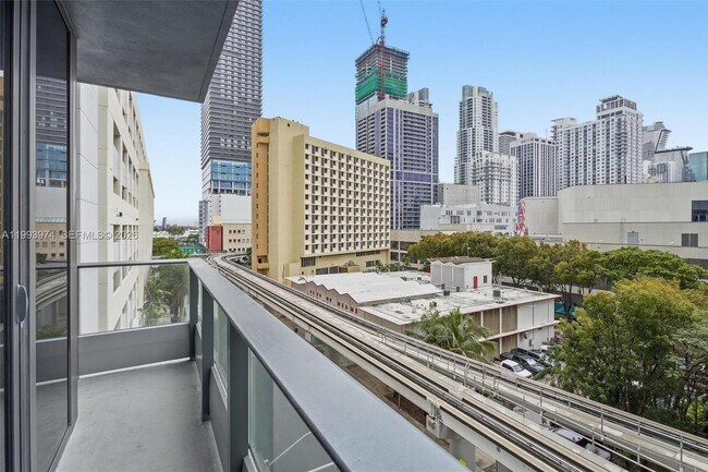 Building Photo - 121 NE 5th St