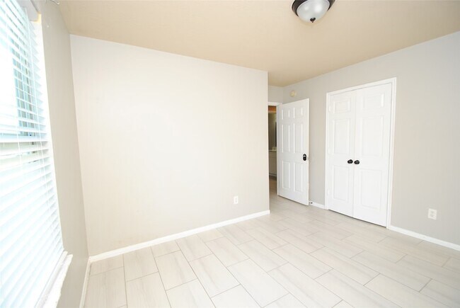 Building Photo - 5910 Sugar Field Ln