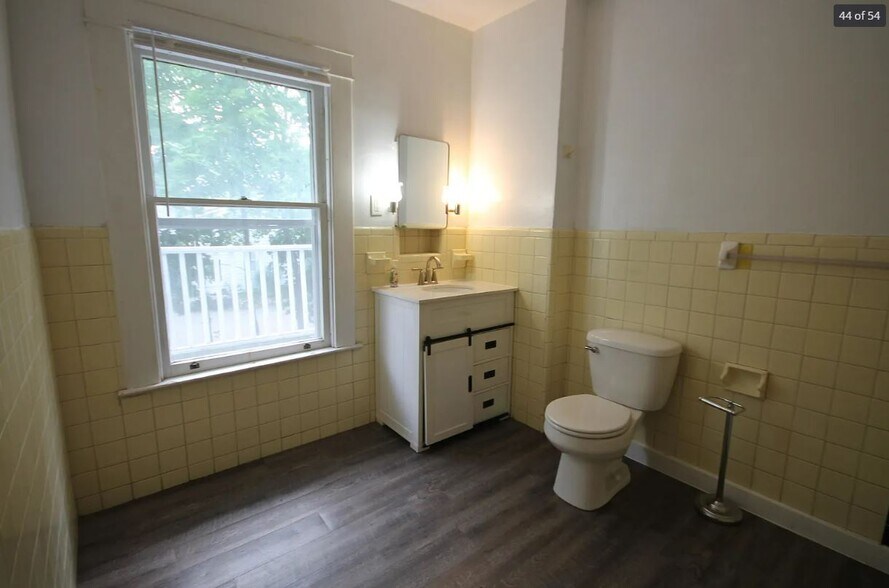 Building Photo - 753 Academy St