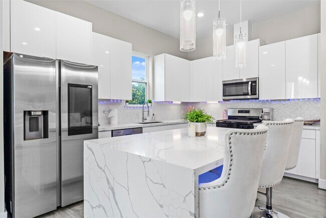 Building Photo - 851 Prosper St