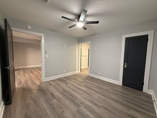 Building Photo - 313 E Bernard Ave