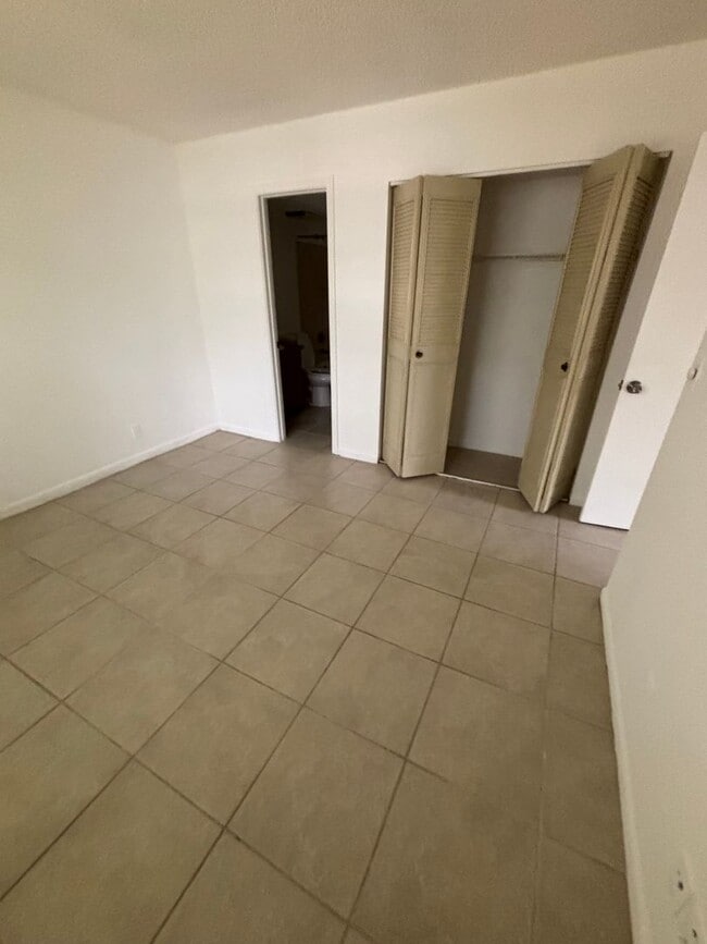 Building Photo - Great apartment and Location in CORAL SPRING