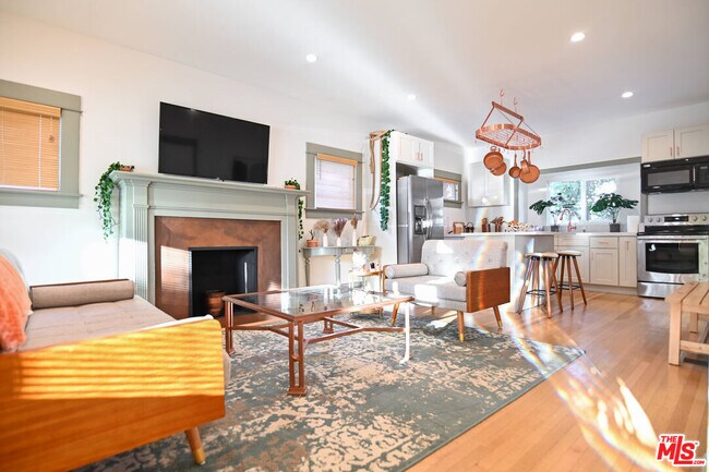 Building Photo - 1600 N Kingsley Dr