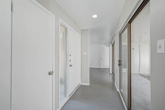 Building Photo - 4302 Wildacres Dr