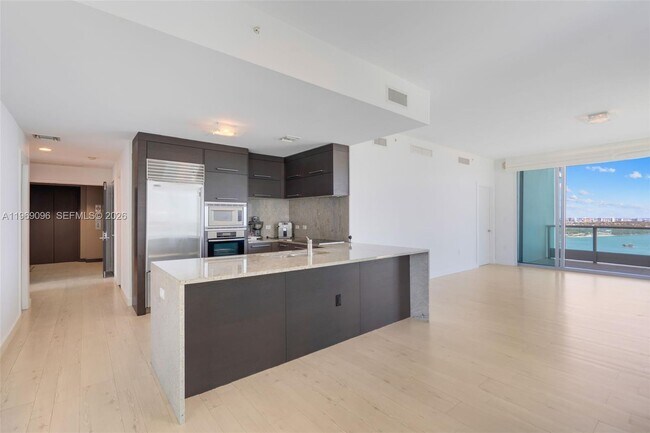 Building Photo - 900 Biscayne Blvd
