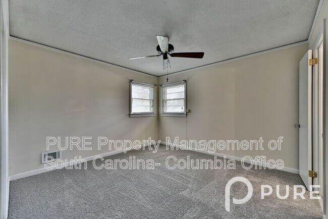 Building Photo - 5912 Barksdale Dr