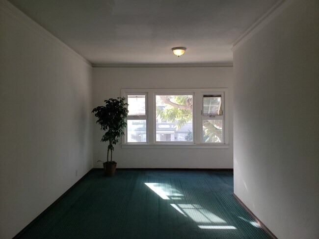 Building Photo - 723 E 3rd St