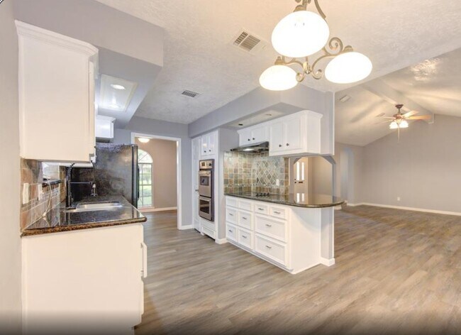 Building Photo - 10727 Sagewillow Ln