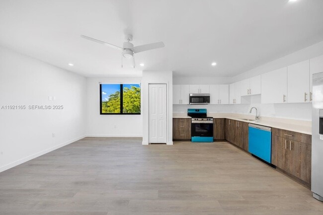 Building Photo - 20 NE 19th Ave