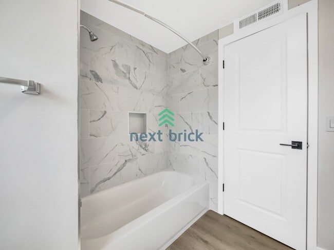 Building Photo - Beautiful 3 beds, 1 bath Single Family Home is available for Rent in Renton!