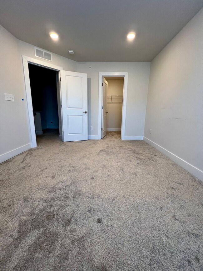 Building Photo - 806 Pecan Rd