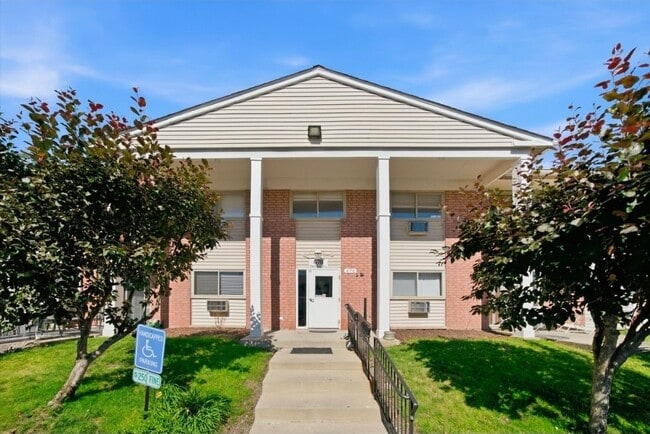Building Photo - 670 Marilyn Ave