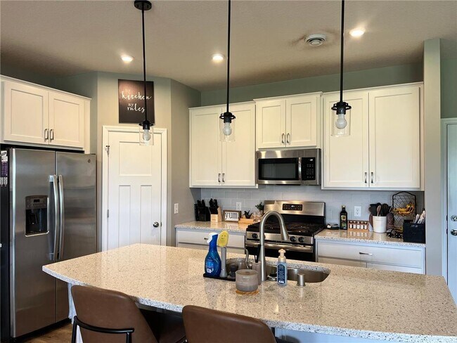 Building Photo - 7303 Fir Ln N