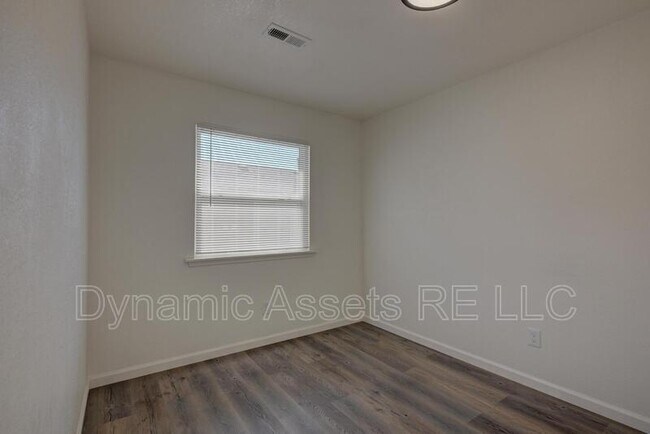 Building Photo - 1902 JFK