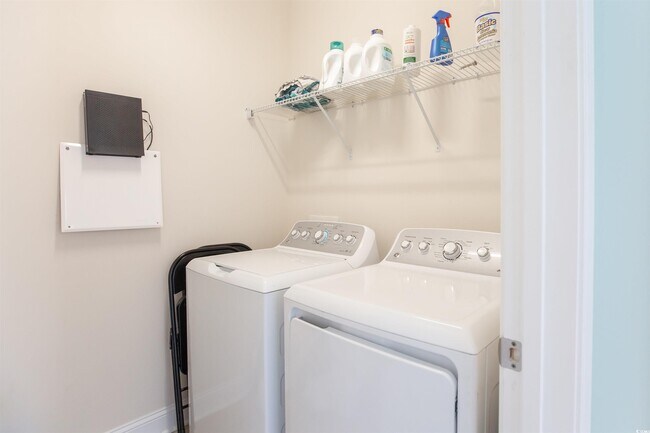 Building Photo - 1756 Orchard Dr