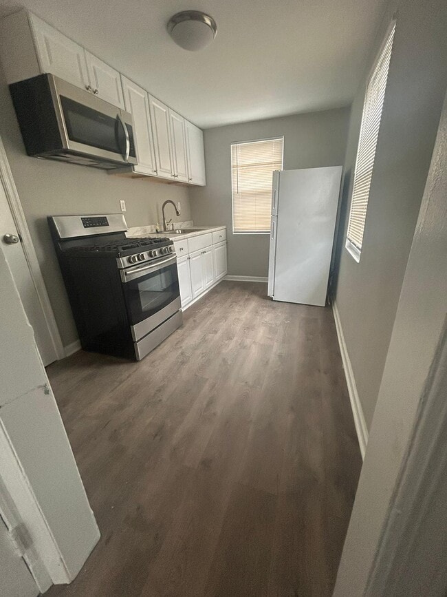 Building Photo - 2735 Bookert Dr