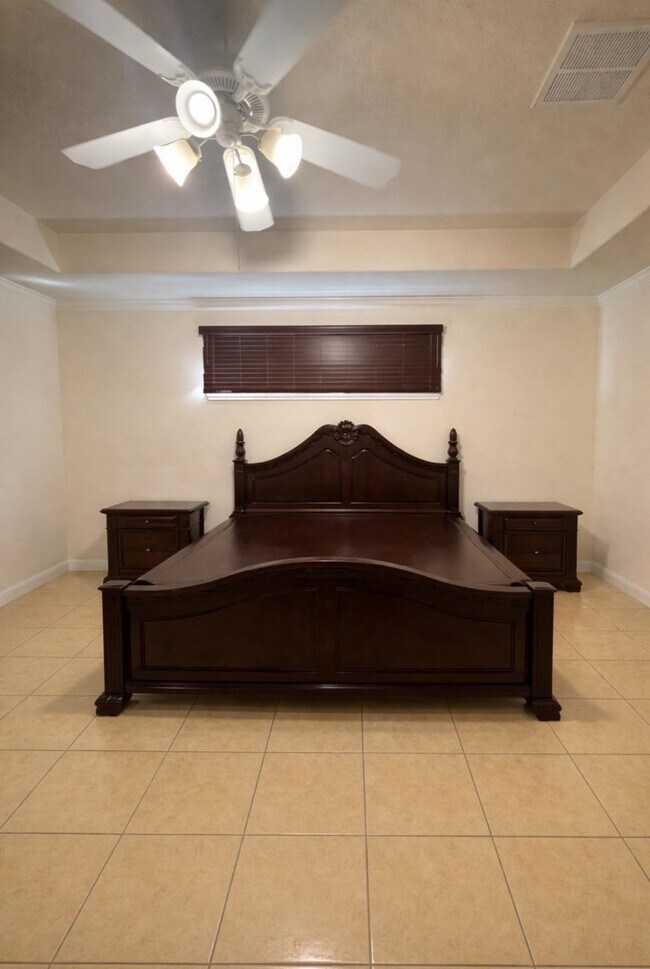 Building Photo - 26864 Calgary Pointe Dr