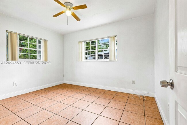 Building Photo - 571 NE 172nd St