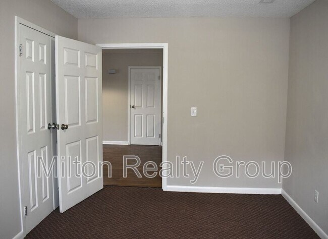 Building Photo - 44 Fantasy Ln