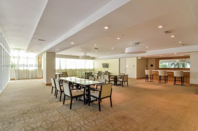 Building Photo - 218 SE 14th St