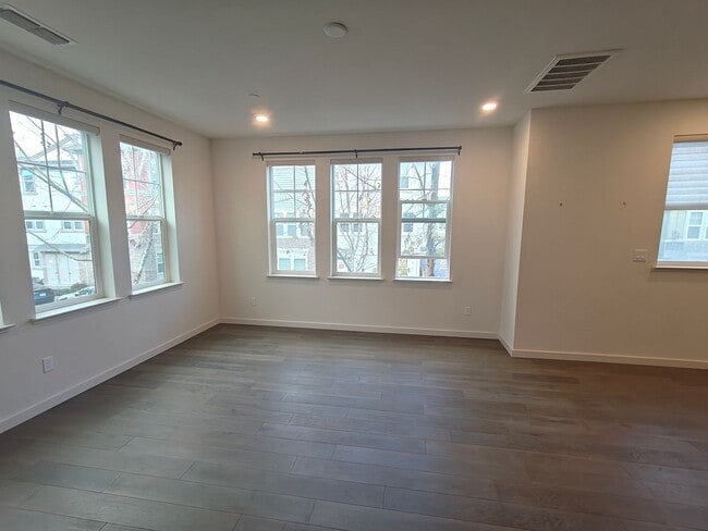 Building Photo - Coming Soon ? Bright, Modern Living in Sunnyvale