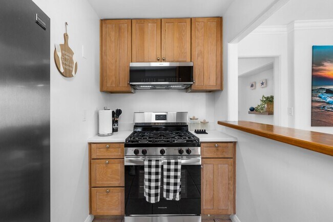 Building Photo - Charming 2 Bed 1 bath "fully furnished monthly rental" in La Jolla Village.