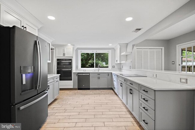 Building Photo - 511 Avondale Dr