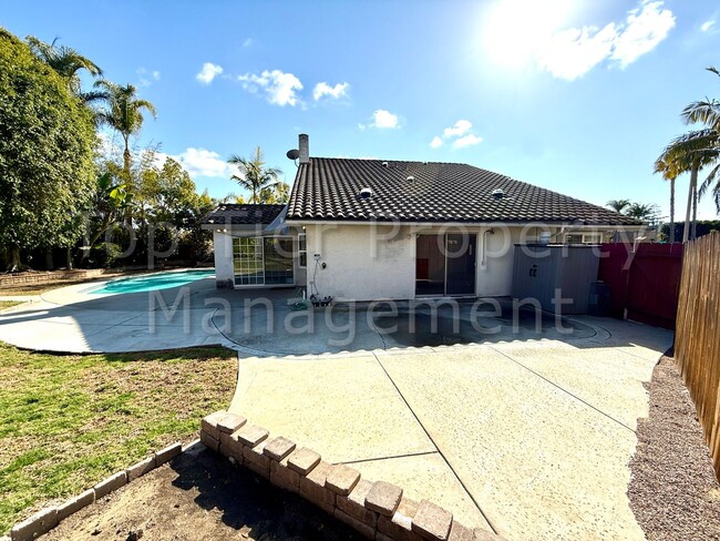 Building Photo - Charming Single Family Home with Pool/Hot ...